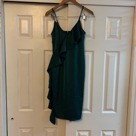 Nasty Gal Emerald Green Ruffle Midi Dress size 6 - Picture 3 of 8